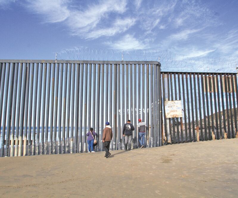 Organizaciones de migrantes alertaron sobre el aumento que Estados Unidos autorizó para continuar con la construcción del muro fronterizo con México. Foto/ARCHIVO EL UNIVERSAL