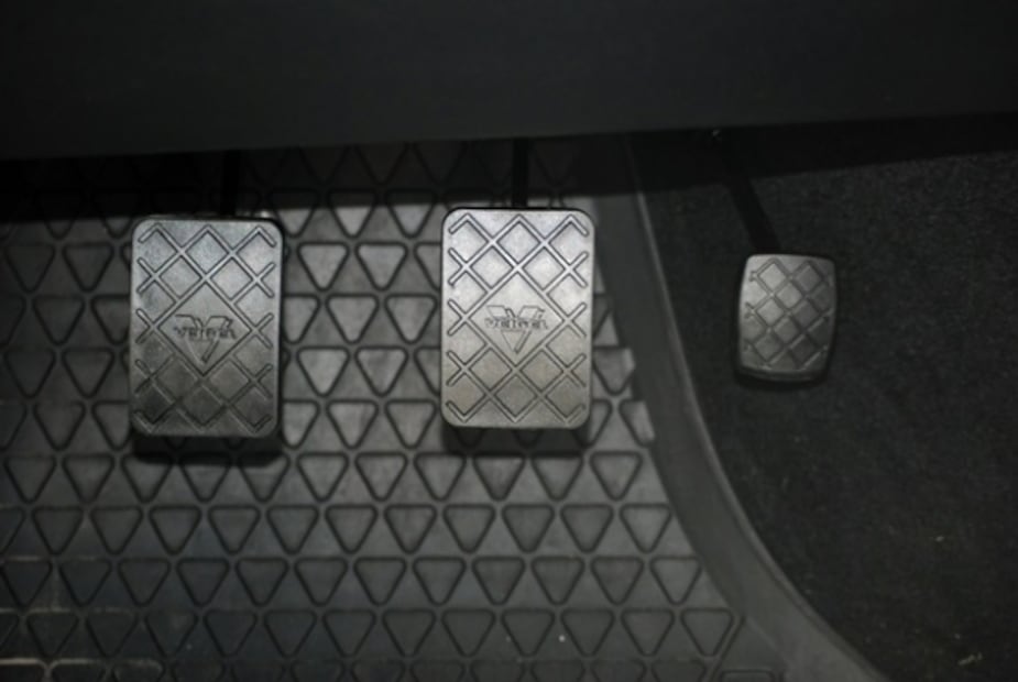 Paso a paso de qué hacer si se inunda tu auto