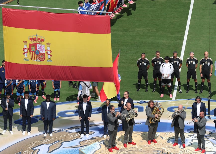 Spanish Brass tocó la "Marcha Real", Himno Nacional de España.
Foto: EFE / Sarah Venesel