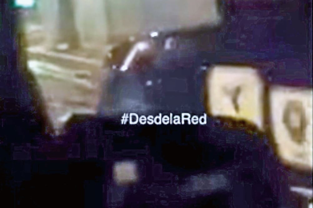 El video sobre los arrancones de patrullas dura 56 segundos y se presume que la competencia ilegal se efectuó en calles de la delegación Cuajimalpa (IMAGEN TOMADA DE YOUTUBE)