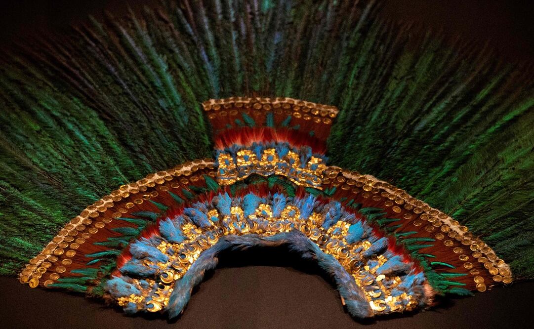 El penacho de Moctezuma se encuentra resguardado en el Museo Arqueológico de Viena. Foto: Joe Klamar/ AFP