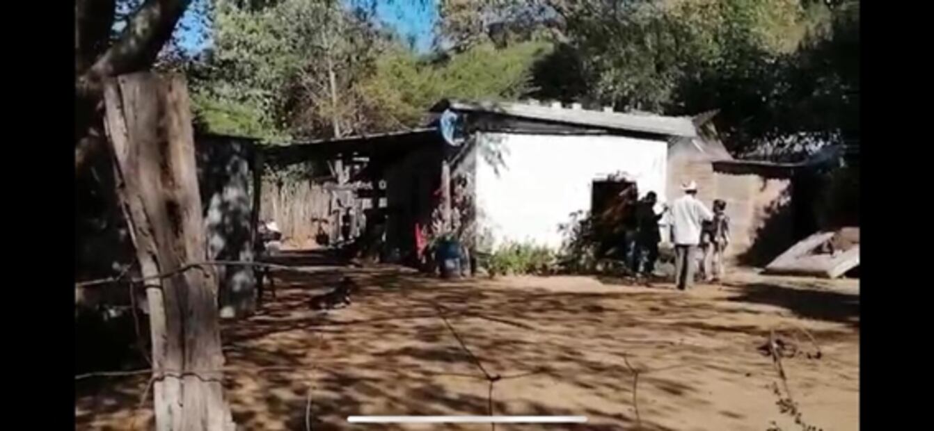 Grupo armado ataca a familia e incendia casa en Mocorito, Sinaloa
