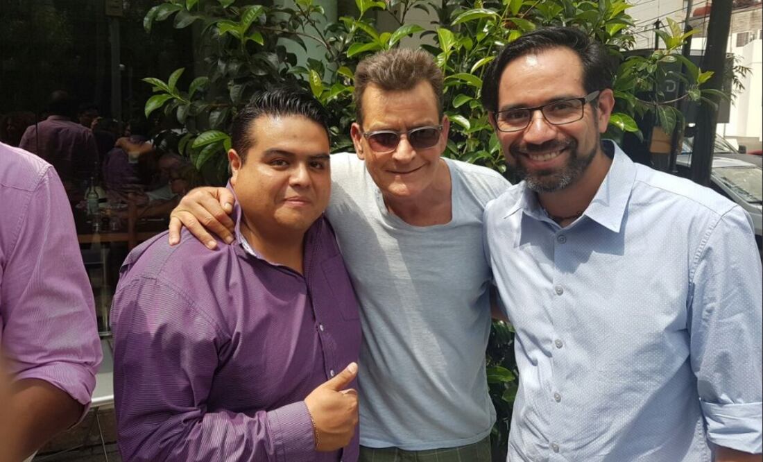 El actor se mostró accesible con quienes le solicitaron una imagen FOTO: TOMADA DE TWITTER @Sepu1983