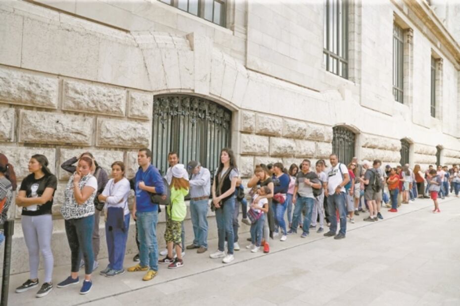 En Bellas Artes, miles despiden a “Zapata”