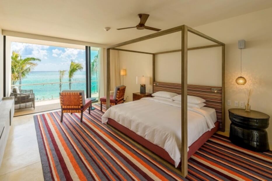 En Riviera Maya hay un hotel rodeado por canales de agua cristalina