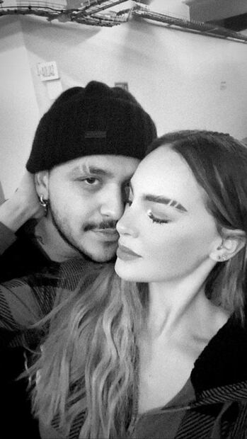 Fashion Match a la vista: Belinda y Nodal comparten look de cejas