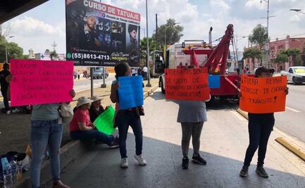 Ahora, en vía José López Portillo, operadores de grúas bloquean circulación por más de 6 horas