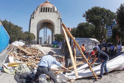 CNTE quita plantón de Plaza de la República