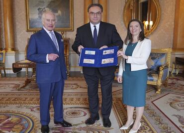 Banco de Inglaterra presenta primeros billetes con la imagen del rey Carlos III