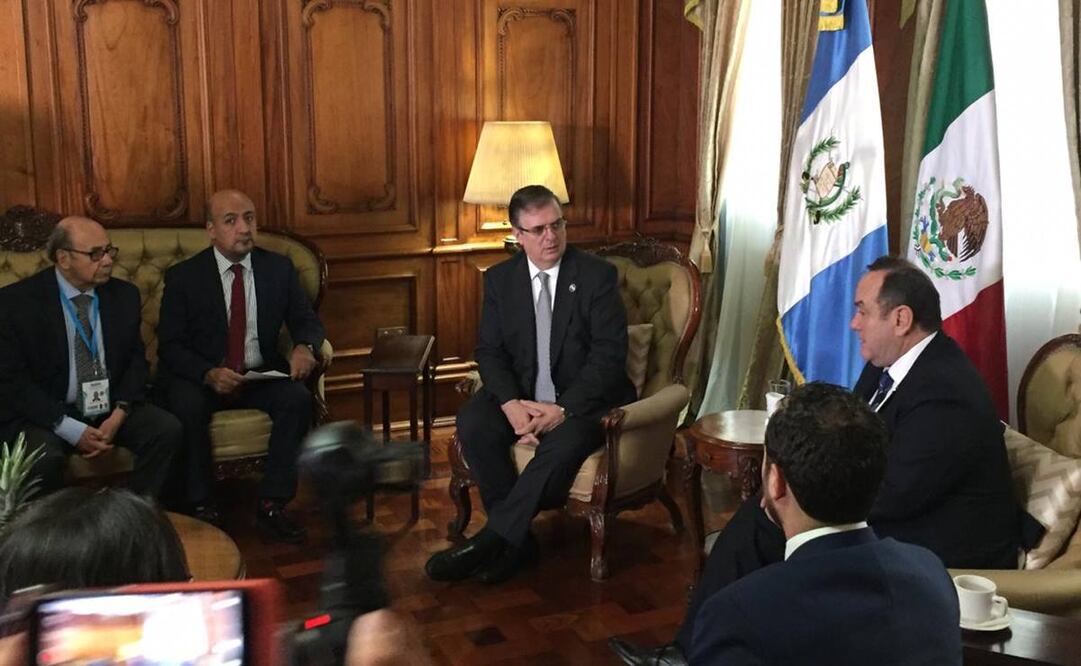 Reunión de Marcelo Ebrard con el nuevo presidente de Guatemala, Alejandro Giammattei (Foto: Twitter / Marcelo Ebrard)