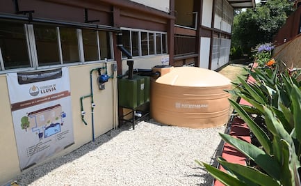 Gobernadora de Morelos pone en marcha sistema de captación de agua pluvial en escuelas para enfrentar sequía; suman 165 equipos instalados