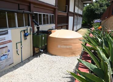 Gobernadora de Morelos pone en marcha sistema de captación de agua pluvial en escuelas para enfrentar sequía; suman 165 equipos instalados