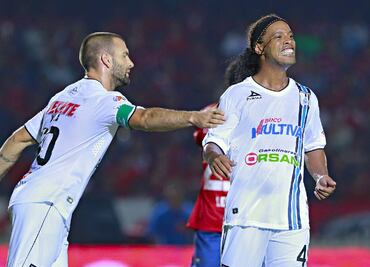 Emanuel Villa revela que Ronaldinho no sabía cómo usar los cajeros en Querétaro; "Él necesitaba 30 mil pesos"