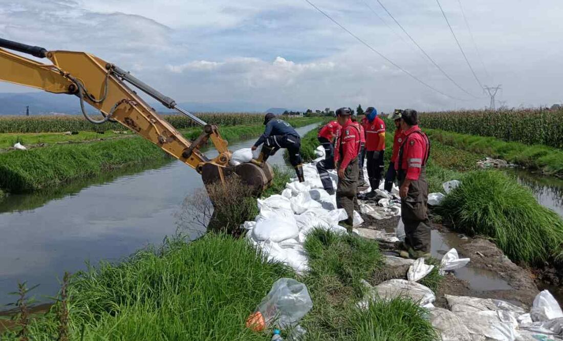 Además utilizaron ocho unidades pesadas, incluyendo retroexcavadoras y camiones tipo volteo, a fin de retirar las toneladas de residuos sólidos, especialmente basura que obstruía el cauce. Foto: Especial
