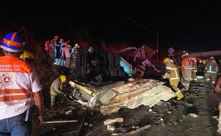 Vuelca tráiler y fallece conductor sobre distribuidor vial en Chiapas