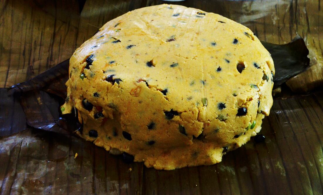 El mucbipollo se coloca en un horno de tierra. (Foto: Marysol/Flickr)