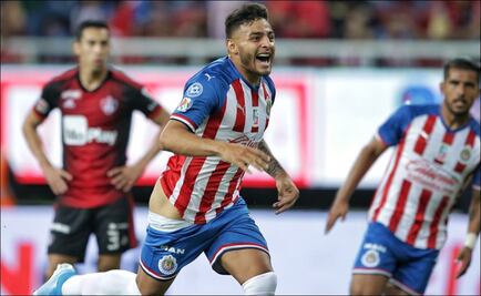 Alexis Vega enseña sus nalgas en pleno festejo 