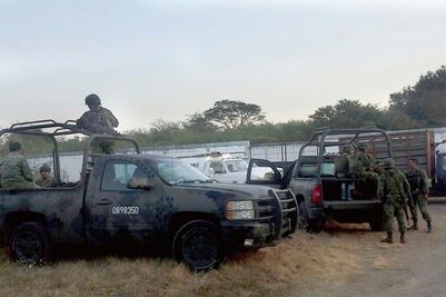 Ejército asegura 11 mil litros de combustible en Oaxaca