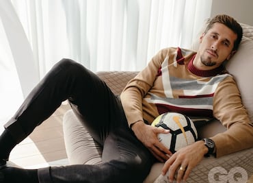 Héctor Herrera posa para revista de moda