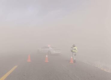 Chihuahua, bajo alerta por fuertes vientos; reportan cierre de carreteras, vuelos atrasados y daños en viviendas