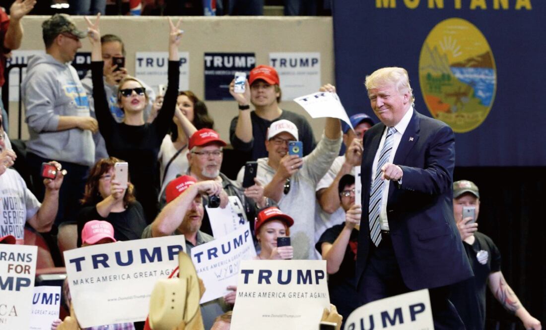 El aspirante presidencial republicano Donald Trump, a su llegada ayer a un mitin en Billings, Montana (JONATHAN ERNST. REUTERS)