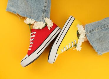 Cómo lavar tus tenis de lona para que luzcan como nuevos