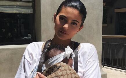 Esto cuesta el accesorio Gucci de Kylie Jenner para cargar a North West