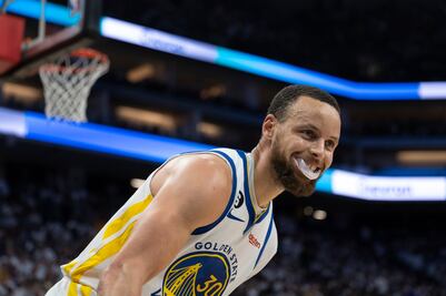 Steph Curry hace 50 puntos y le da el pase a Warriors a semifinales de conferencia