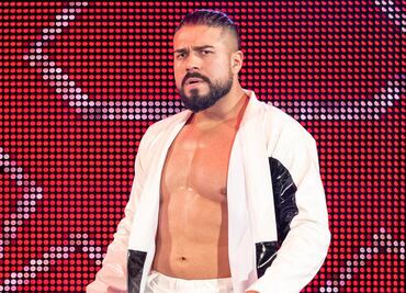 WWE suspende a Andrade por violar política de bienestar