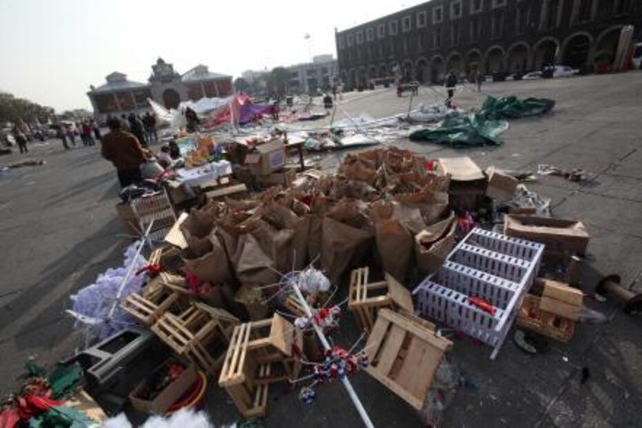 Desalojan a comerciantes ambulantes en Toluca