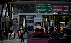 Unión Europea y Reino Unido firman acuerdo que pone fin a controles fronterizos entre Gibraltar y España; entra en vigor esta semana