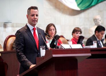 Entrega Murat su tercer informe a diputados oaxaqueños