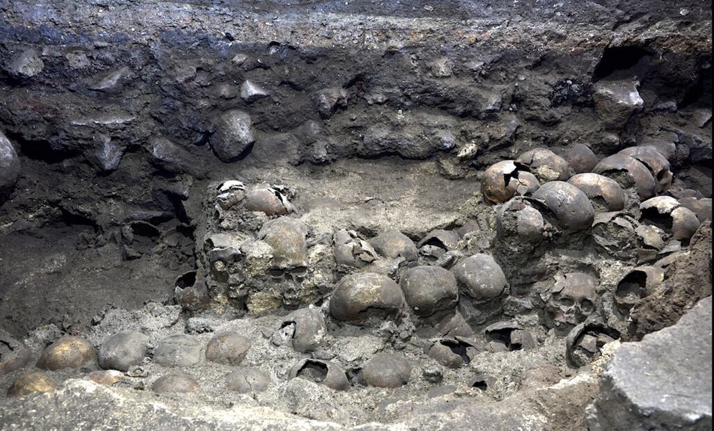 Huei Tzompantli era usado para exhibir cráneos de los sacrificados y cuyo propósito era honrar al dios mexica de la Guerra. Foto: especial