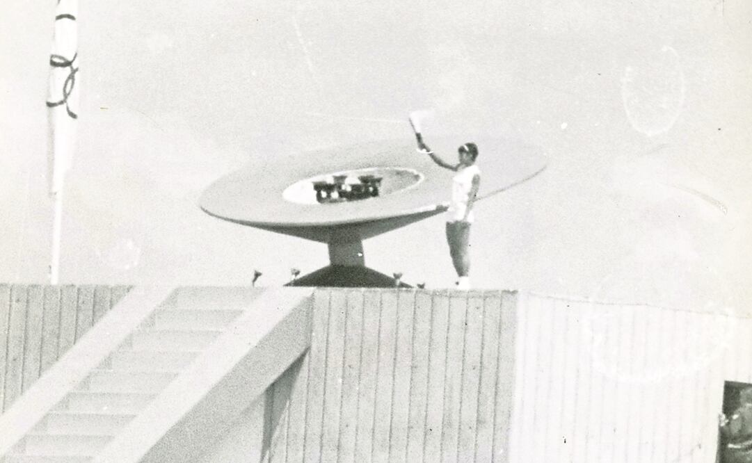 Enriqueta-Basilio-encendiendo-el-pebetero-deMexico-68 - Archivo/El Universal