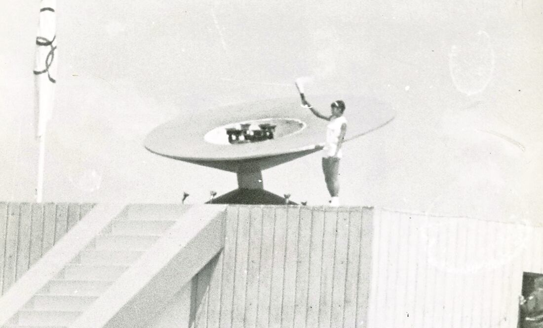 Enriqueta-Basilio-encendiendo-el-pebetero-deMexico-68 - Archivo/El Universal