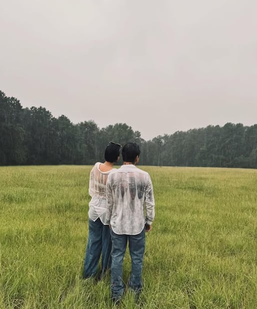 Christian Nodal y Ángela Aguilar en la promoción de "Un vals", el nuevo tema del cantante.
