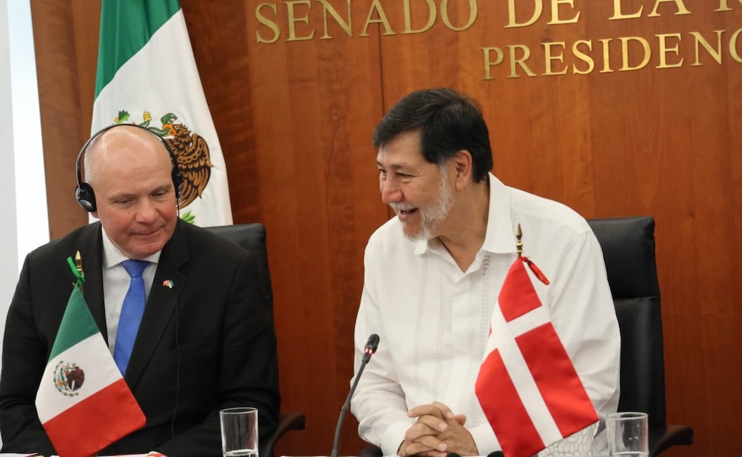 Fernández Noroña dio la bienvenida a México a una delegación del Parlamento del Reino de Dinamarca, encabezada por su presidente, Søren Gaden Jensen. Foto: Especial