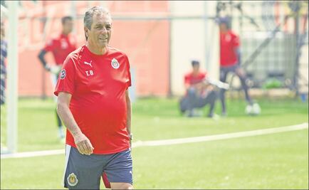 Tomás Boy, ilusionado de continuar en Chivas