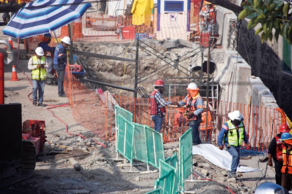 El pasado 24 de julio el hoyo fue tapado para dar paso a la construcción de un puente, prevén que los trabajos concluyan en diciembre (TONY RIVERA. EL UNIVERSAL)