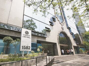 FGR cita a comparecer a 6 de los 31 científicos del Conacyt y exfuncionarios investigados