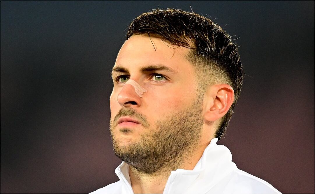 FOTO: Santiago Giménez recibe elogios de estrella del AC Milan; "Es un buen tipo y es divertido tenerlo en el vestidor"- @Santgimenez_