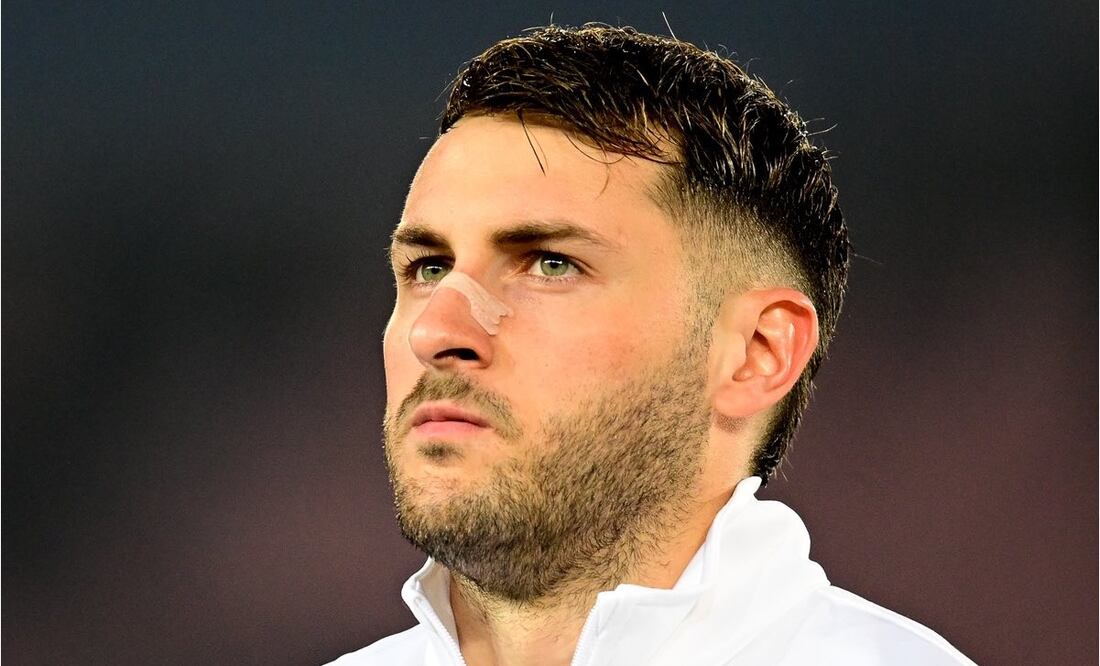 FOTO: Santiago Giménez recibe elogios de estrella del AC Milan; "Es un buen tipo y es divertido tenerlo en el vestidor"- @Santgimenez_