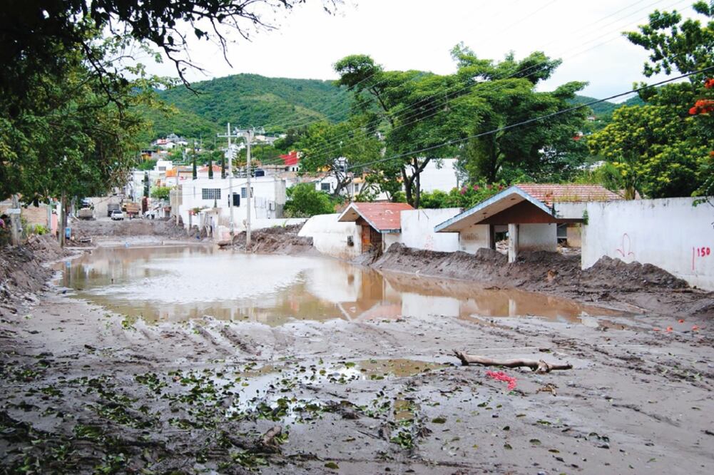 Los daños dejados por el huracán Ingrid fueron una de las causas por las que se destinaron recursos para la reparación de planteles educativos (ARCHIVO EL UNIVERSAL)