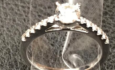 Policía de Nueva York busca a pareja que perdió anillo de compromiso