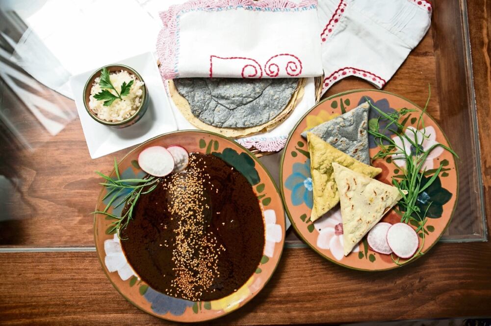 El maíz, el frijol y el chile son los ingredientes primordiales que conforman los platillos tradicionales: el chileajo y las tetelas. (MARIO ARTURO MARTÍNEZ. EL UNIVERSAL)