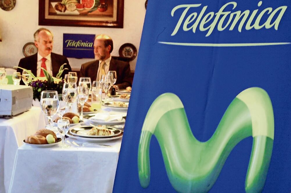 Los ingresos de servicios móviles bajaron 22.4%, a 303 millones de euros al segundo trimestre, anunció la empresa (ARCHIVO EL UNIVERSAL)