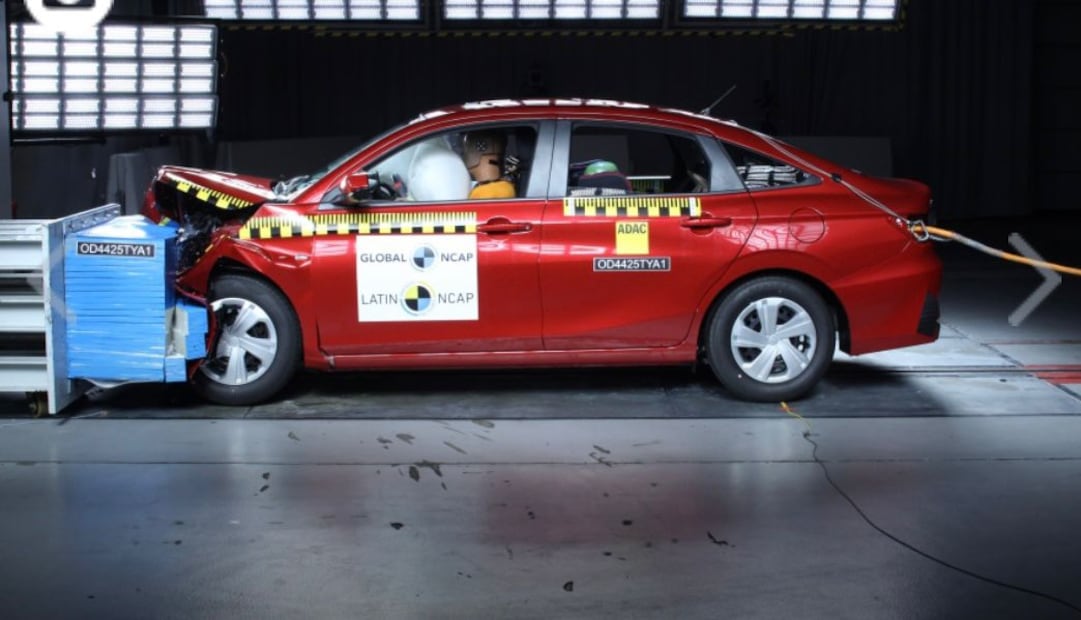 Toyota Yaris Sedan / Hatchback + 6 Airbags. Foto: Latin NCAP