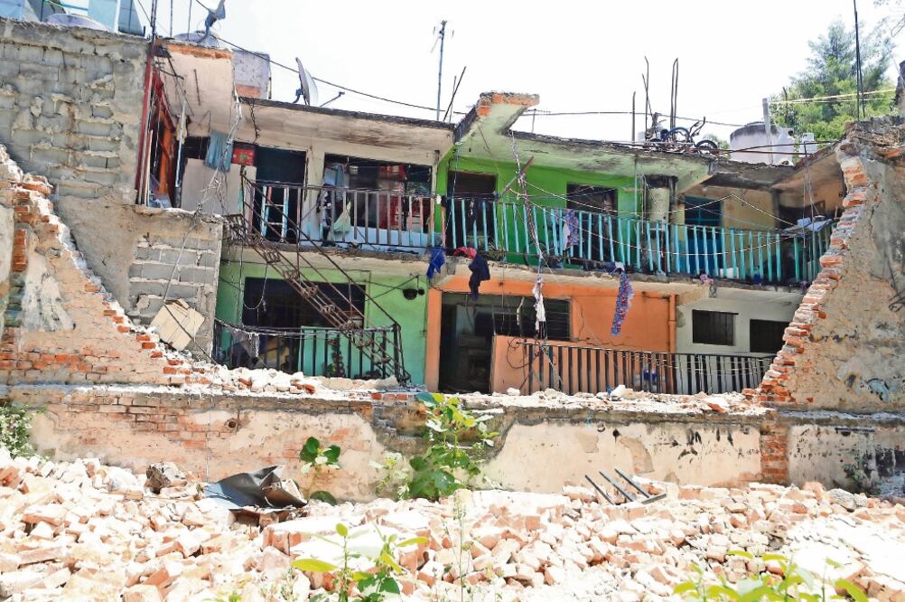 La explosión por acumulación de gas dejó un muerto; Javier, un hombre mayor, quien falleció junto con los cachorros Lany y Toby . (IRVIN OLIVARES. EL UNIVERSAL)