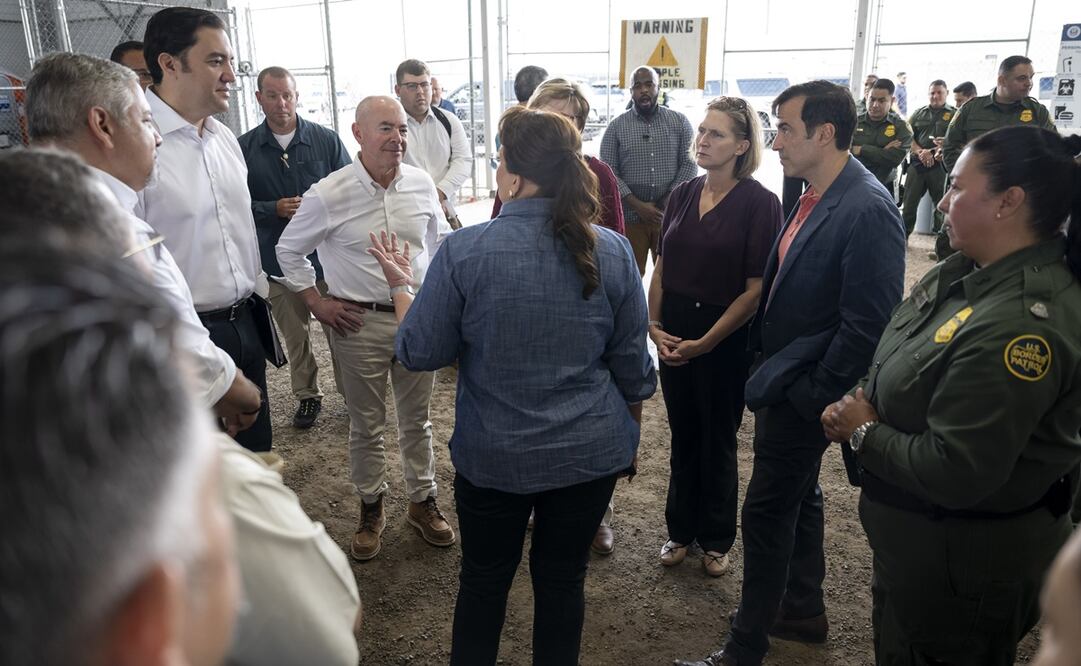 La gobernante Xiomara Castro llegó a la ciudad de MacAllen, Texas, en compañía del secretario de Seguridad Interior de Estados Unidos, Alejandro Mayorkas. Foto: X, antes Twitter, de Alejandro Mayorkas