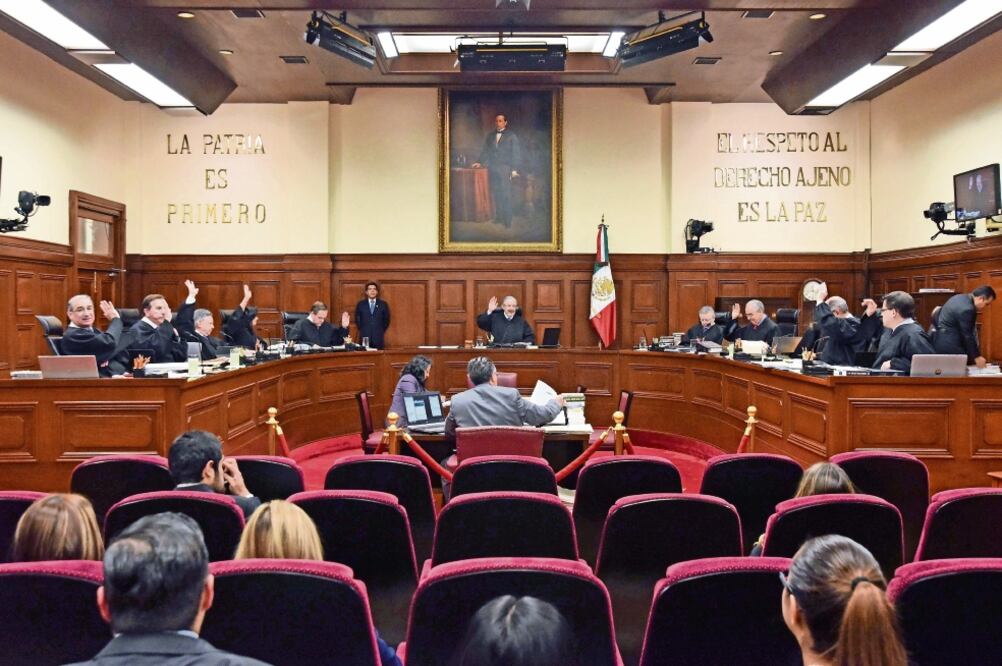 Aunque los del pleno no concluyeron la discusión, ocho de los 10 ministros presentes en la sesión de ayer se pronunciaron a favor de avalar los requisitos establecidos en la ley para ejercer el derecho de réplica ante los medios de comunicación.(CORTESÍA)